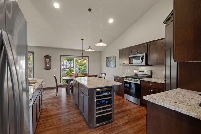 2078 S SUGAR COURT, Appleton, WI 54913