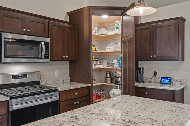 2078 S SUGAR COURT, Appleton, WI 54913