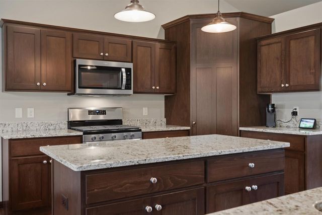 2078 S SUGAR COURT, Appleton, WI 54913