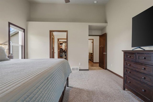 2078 S SUGAR COURT, Appleton, WI 54913