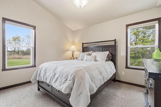 2078 S SUGAR COURT, Appleton, WI 54913