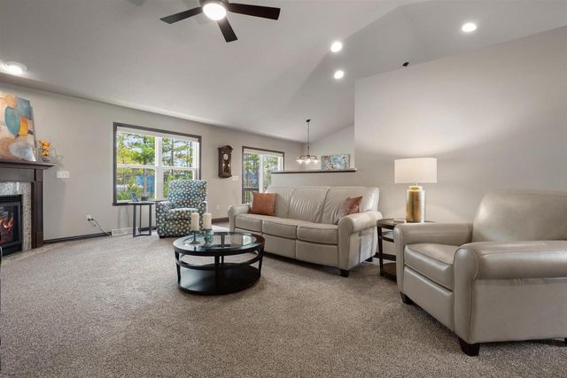 2078 S SUGAR COURT, Appleton, WI 54913