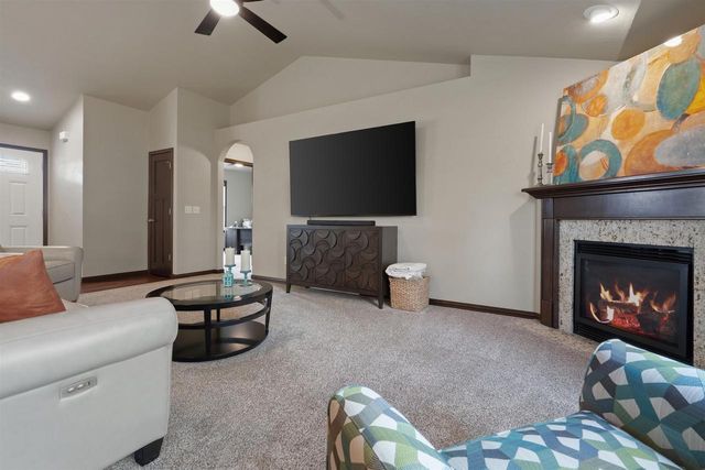 2078 S SUGAR COURT, Appleton, WI 54913