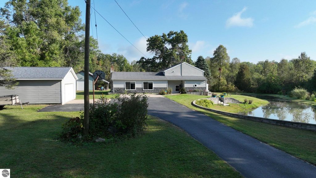 8757 Reiss Drive, Farwell, MI 48622