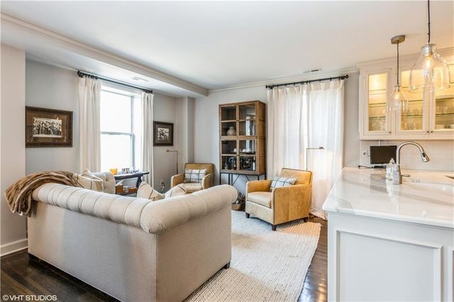 229 Ward Parkway 101B, Kansas City, MO 64112