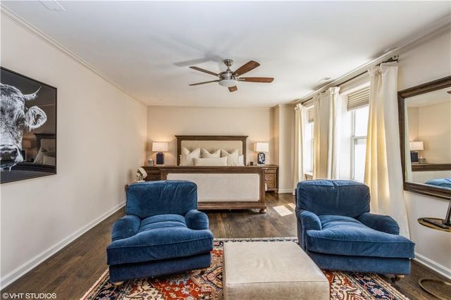 229 Ward Parkway 101B, Kansas City, MO 64112