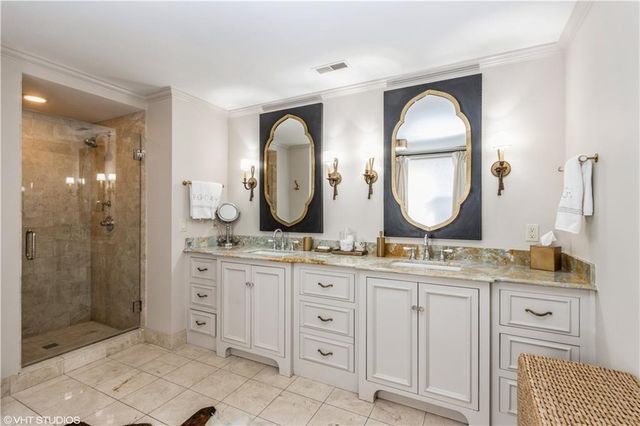 229 Ward Parkway 101B, Kansas City, MO 64112