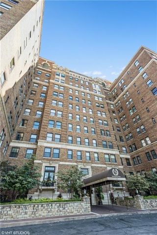 229 Ward Parkway 101B, Kansas City, MO 64112