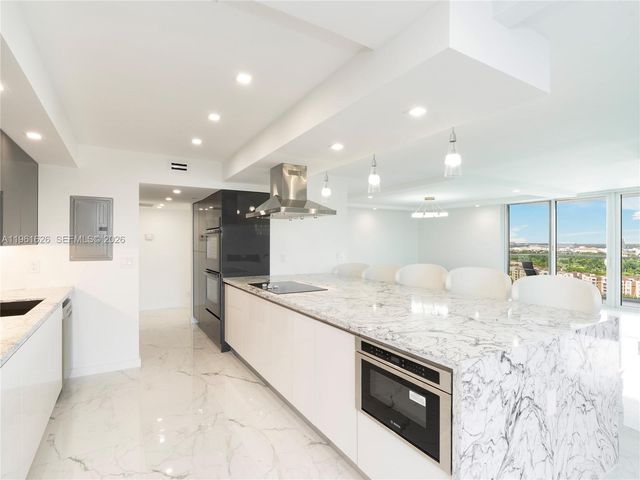 19707 Turnberry Way 18K, Aventura, FL 33180