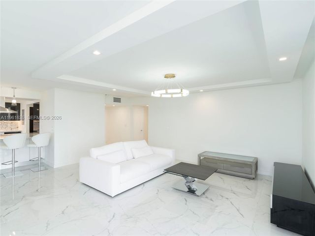 19707 Turnberry Way 18K, Aventura, FL 33180