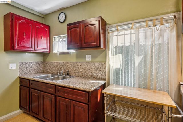 1820 International Blvd, Oakland, CA 94606