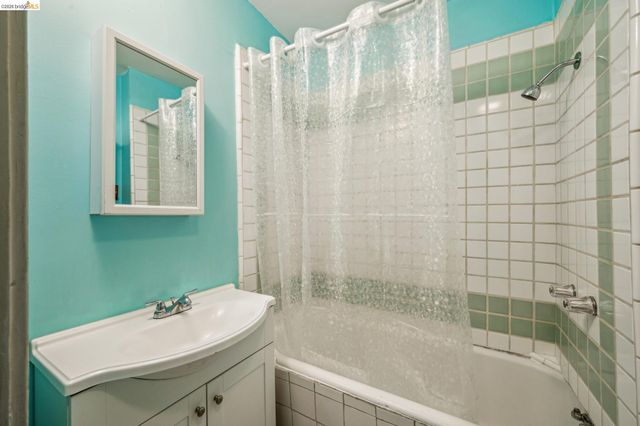 1820 International Blvd, Oakland, CA 94606