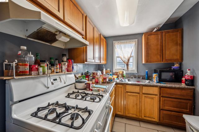 1820 International Blvd, Oakland, CA 94606