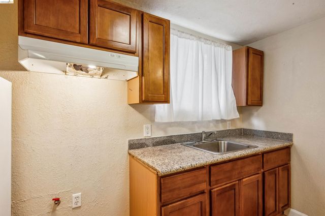 1820 International Blvd, Oakland, CA 94606
