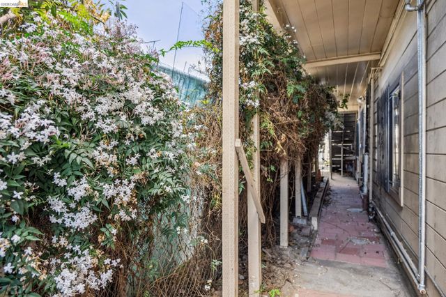 1820 International Blvd, Oakland, CA 94606