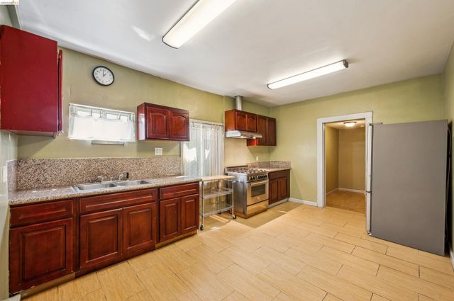 1820 International Blvd, Oakland, CA 94606
