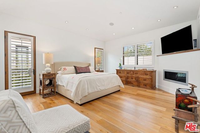 12319 Gorham Avenue, Los Angeles, CA 90049