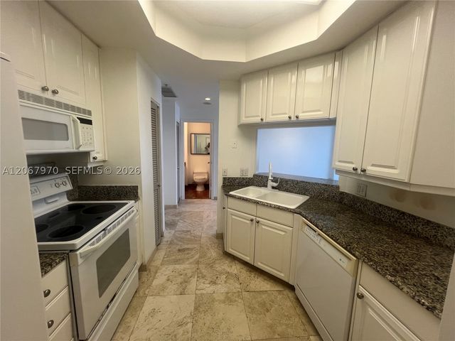 888 Brickell Key Dr 806, Miami, FL 33131
