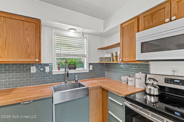 8144 Cedarbrook Drive, Southaven, MS 38671