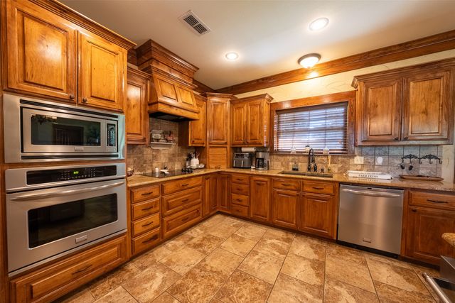 10457 State Highway 110, Van, TX 75790