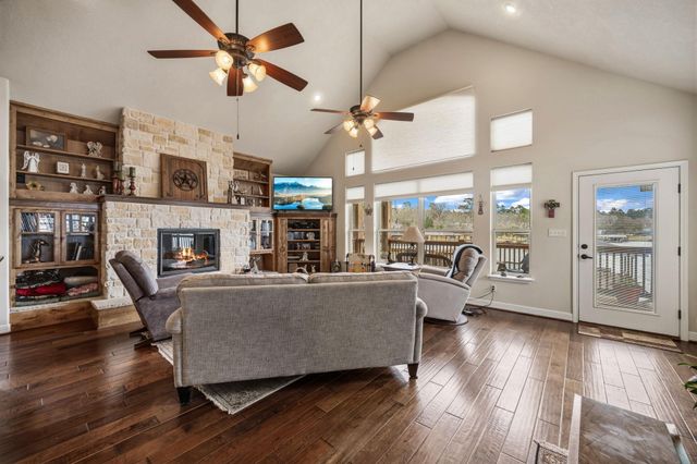507 W Lake Shore Drive, Livingston, TX 77351