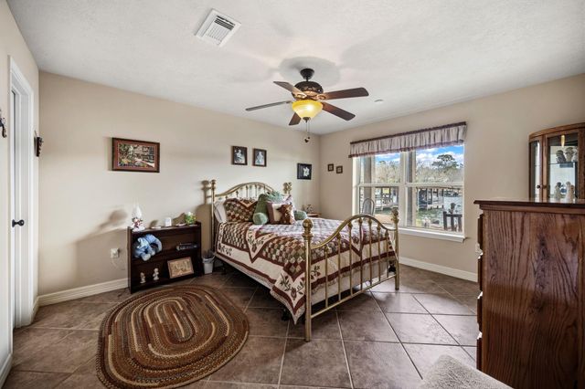 507 W Lake Shore Drive, Livingston, TX 77351