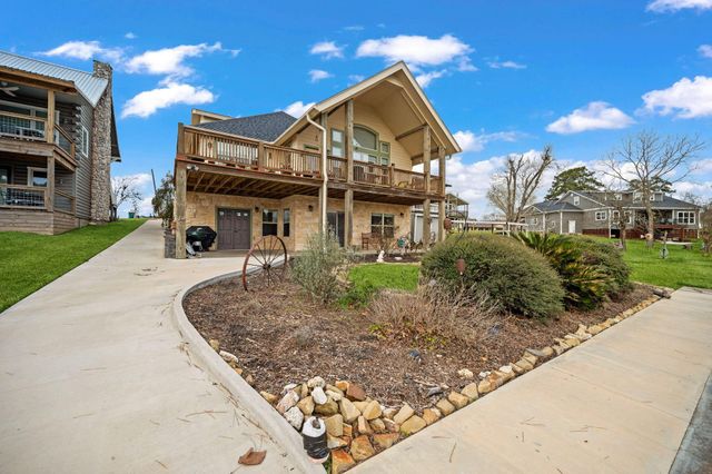 507 W Lake Shore Drive, Livingston, TX 77351