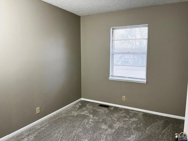 3104 SE Michigan AVE, Topeka, KS 66605