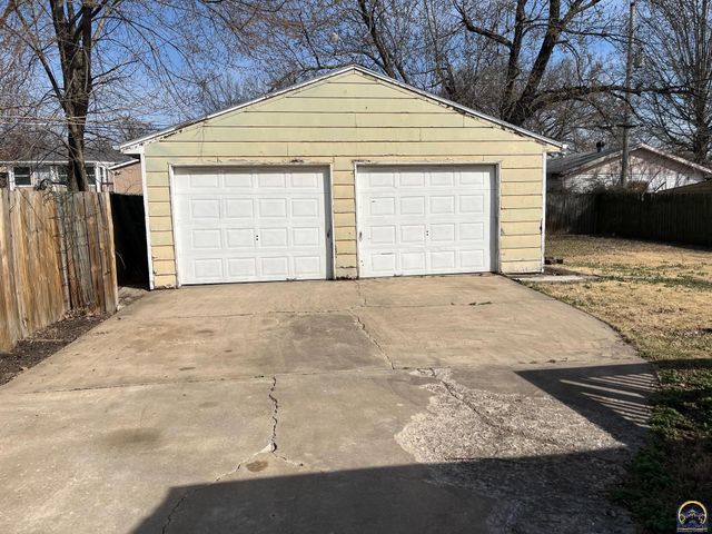 3104 SE Michigan AVE, Topeka, KS 66605