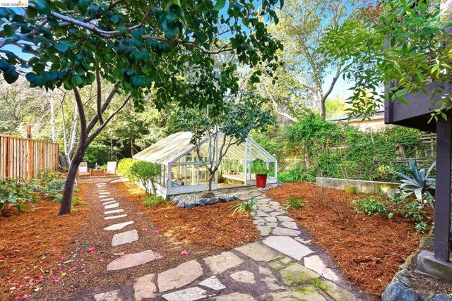 4061 Whittle Ave, Oakland, CA 94602