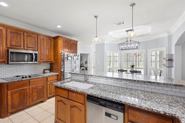 2000 Pin Oak Drive, Kaufman, TX 75142