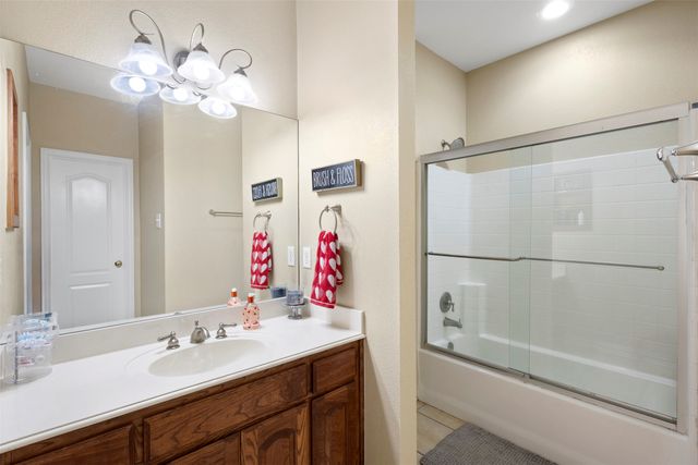 2000 Pin Oak Drive, Kaufman, TX 75142