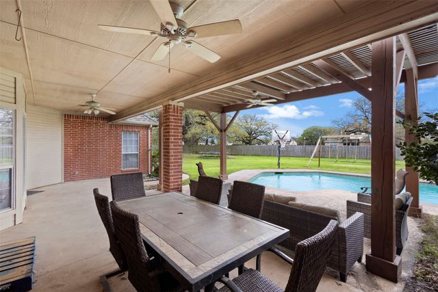 2000 Pin Oak Drive, Kaufman, TX 75142