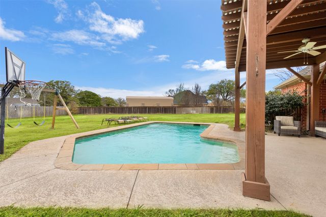 2000 Pin Oak Drive, Kaufman, TX 75142