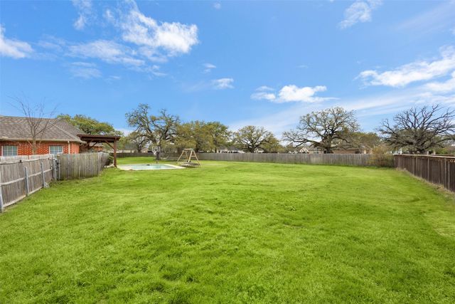 2000 Pin Oak Drive, Kaufman, TX 75142