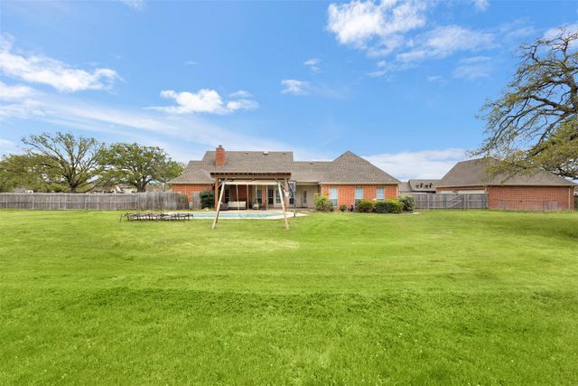 2000 Pin Oak Drive, Kaufman, TX 75142