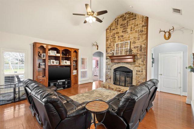 2000 Pin Oak Drive, Kaufman, TX 75142