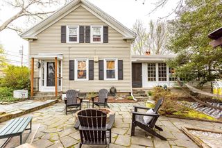 526 Pleasant St, Somerset, MA 02726