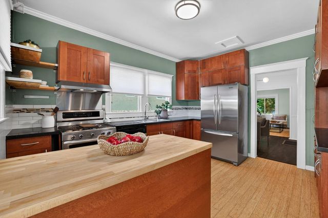 305 21st St, Sacramento, CA 95811