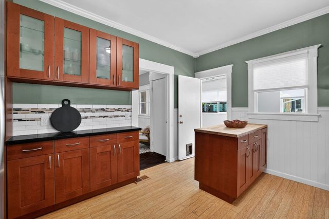 305 21st St, Sacramento, CA 95811