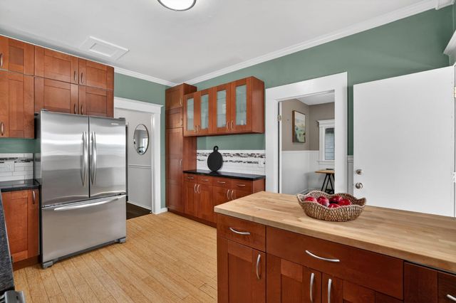 305 21st St, Sacramento, CA 95811