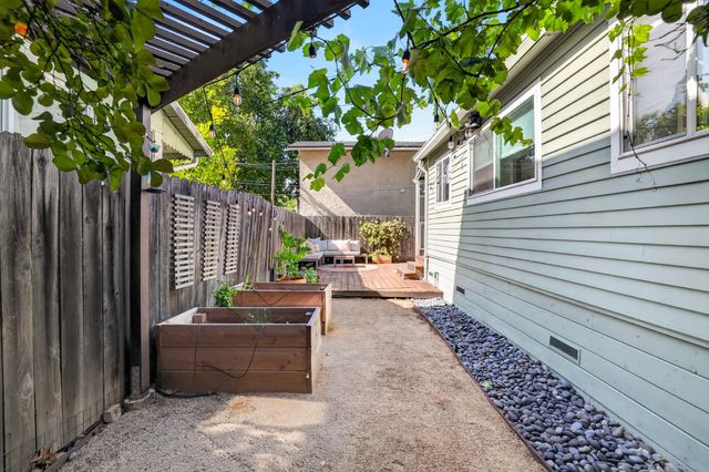 305 21st St, Sacramento, CA 95811