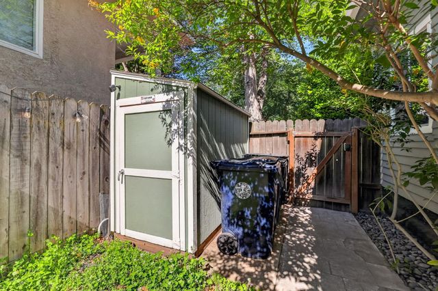 305 21st St, Sacramento, CA 95811