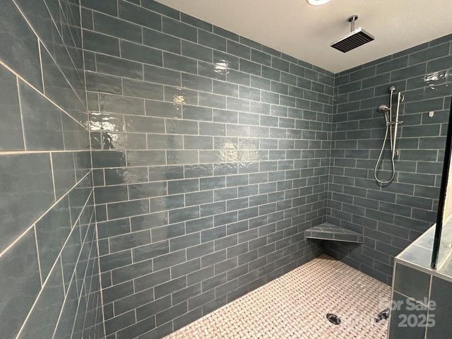 7117 Woodstream Drive, Charlotte, NC 28210