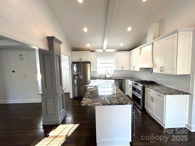 7117 Woodstream Drive, Charlotte, NC 28210