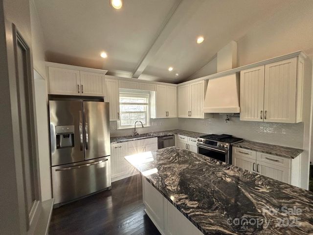 7117 Woodstream Drive, Charlotte, NC 28210