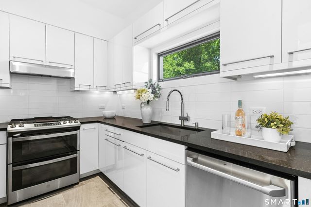 10 Dragonwood Lane, Weston, CT 06883