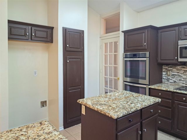 2126 Fawn Ridge Trail, Carrollton, TX 75010