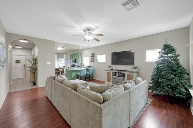 208 Summer Pine Court, Conroe, TX 77304