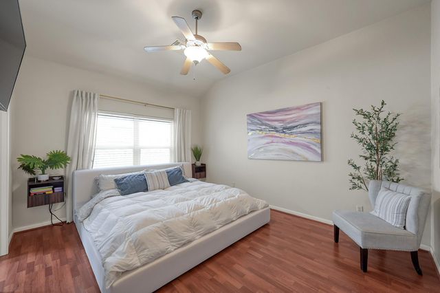 208 Summer Pine Court, Conroe, TX 77304